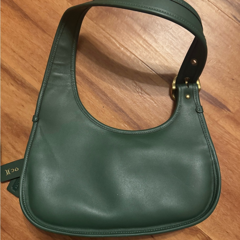 Coach Cashin Carry Bag New without tags Green Leather Shoulder Bag - Picture 2 of 5